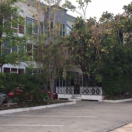The Zell Hotel Buriram Ngoại thất bức ảnh