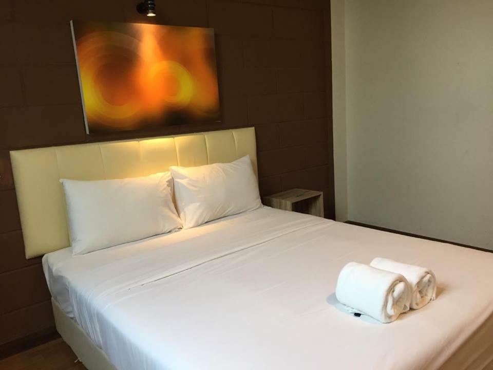 The Zell Hotel Buriram Ngoại thất bức ảnh